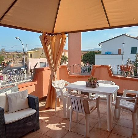 Casa Vacanza Le 2 Isole Suni Exteriör bild
