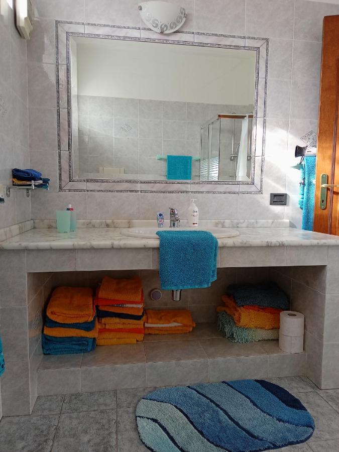 Casa Vacanza Le 2 Isole Suni Exteriör bild
