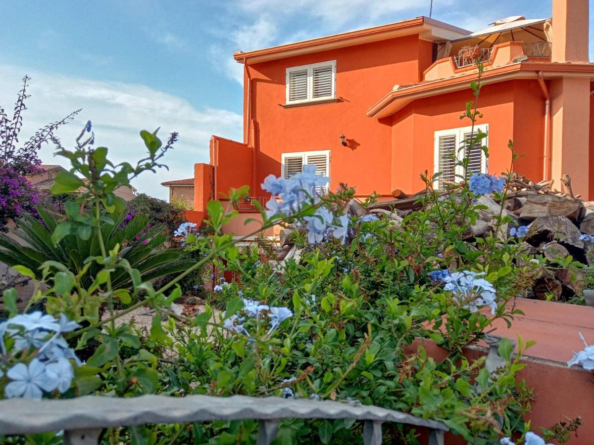 Casa Vacanza Le 2 Isole Suni Exteriör bild