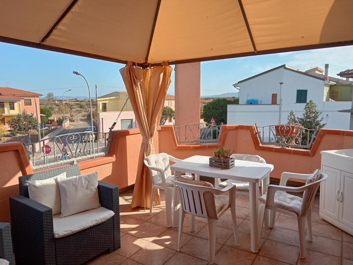 Casa Vacanza Le 2 Isole Suni Exteriör bild